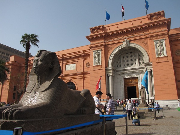 Private Tour to Pyramids, the Egyptian Museum and Khan Khalili